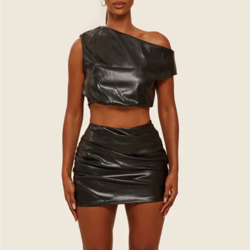 Sleek Black Mini Skirt
